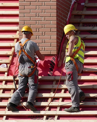 Construction Workers Using Fall Prevention Training